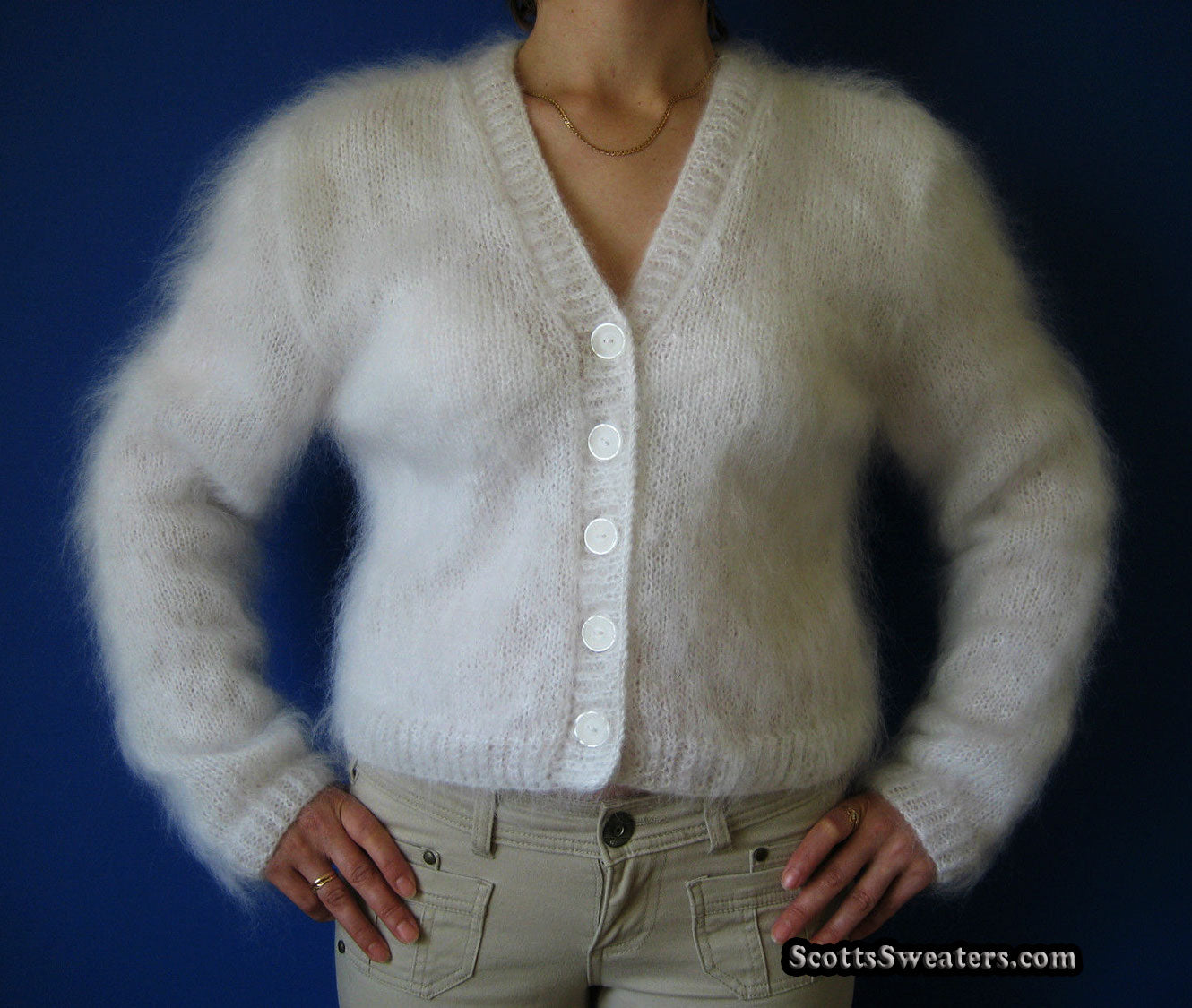 Weißer handgestrickter Mohair-Cardigan für Damen