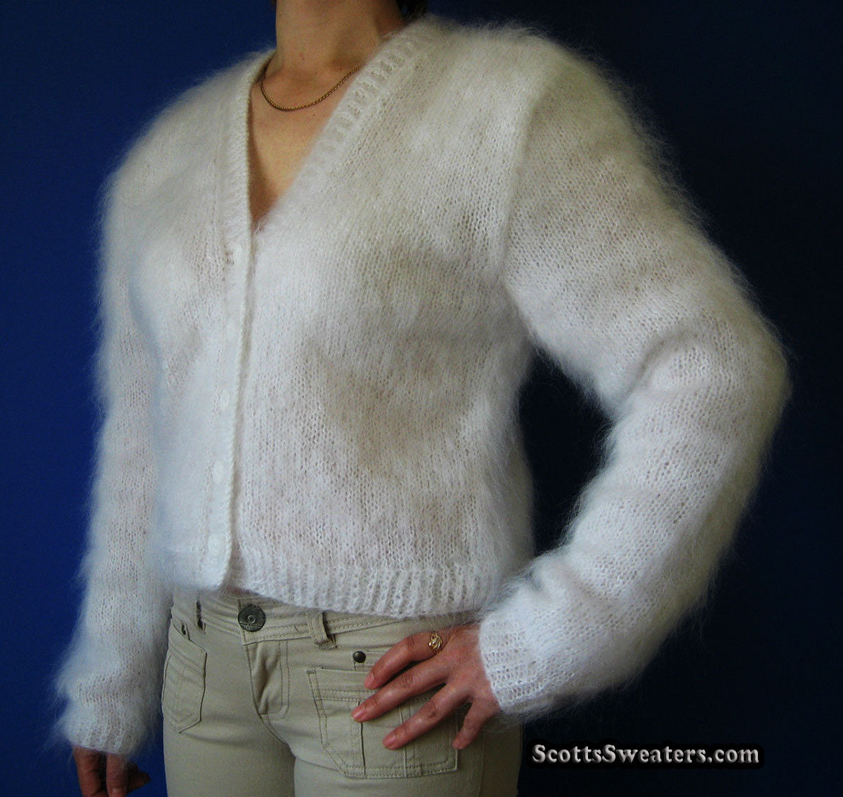 Weißer handgestrickter Mohair-Cardigan für Damen