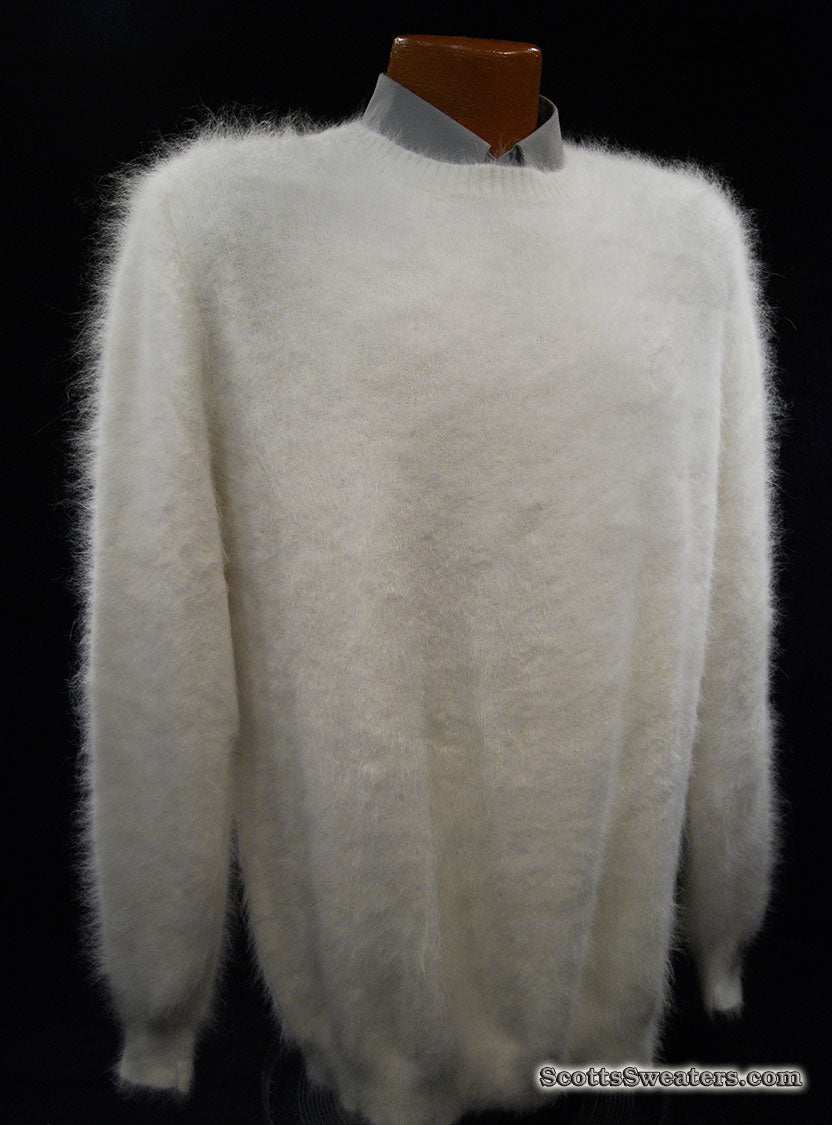 Men's ultra-soft angora crewneck sweater in luxurious warm fabric
