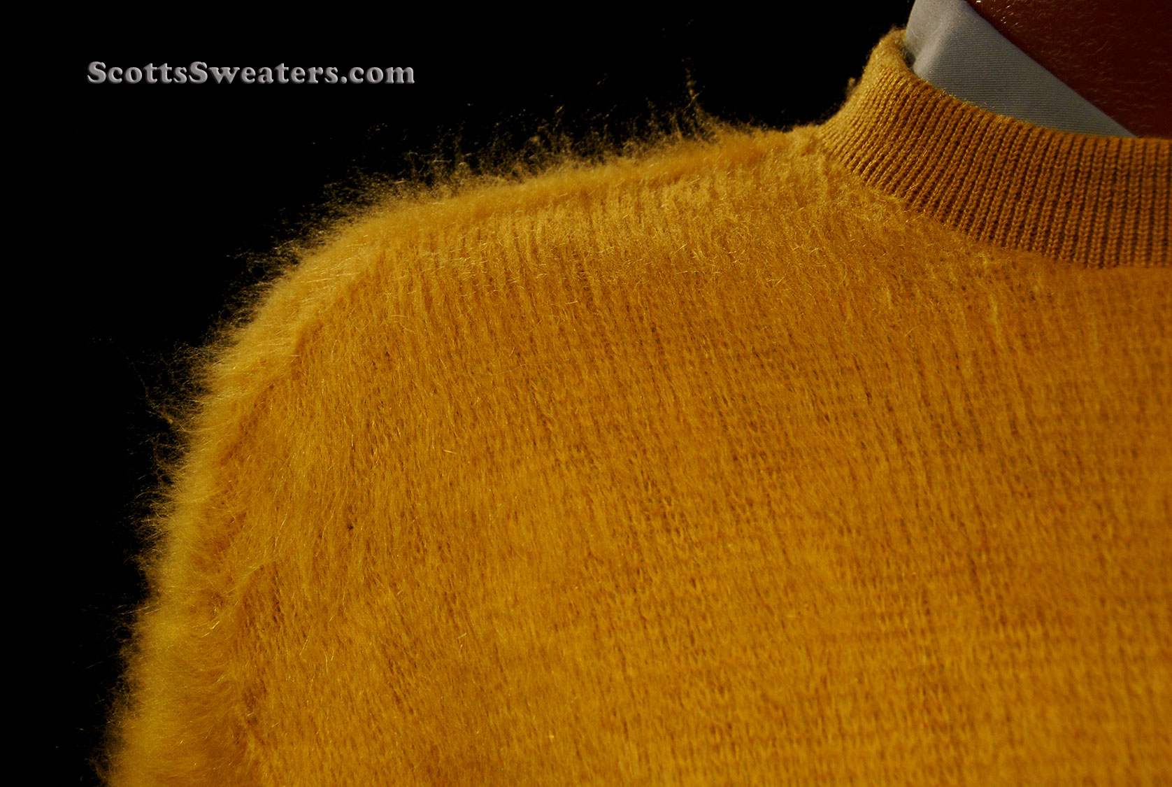Retro golden shaggy mohair crewneck sweater X-Small/Small by Queen's Way to Fashion