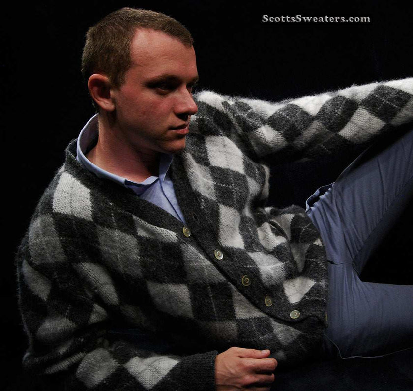 Men's retro button-front grey argyle faux-mohair cardigan sweater with front pockets by Arrow medium size