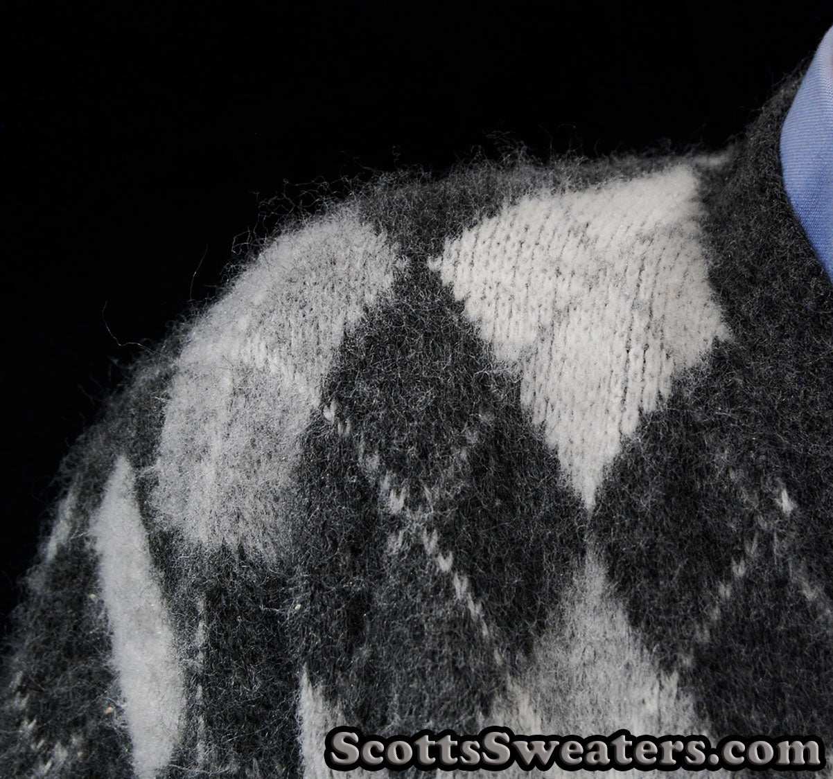 Men's retro button-front grey argyle faux-mohair cardigan sweater with front pockets by Arrow medium size