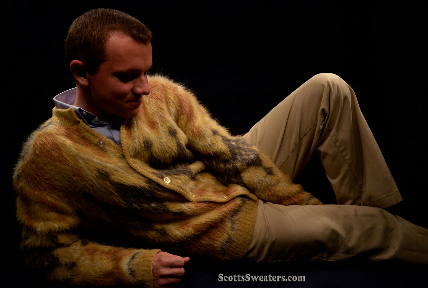 Goldener Retro-Mohair-Cardigan für Herren von Brian MacNeil Sportswear