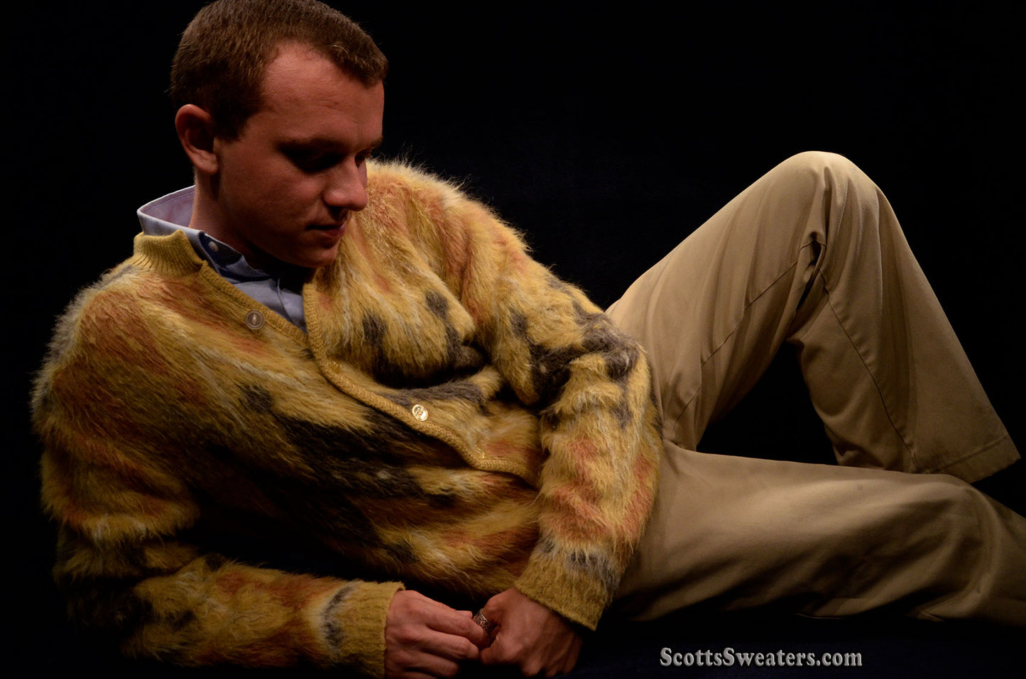 Goldener Retro-Mohair-Cardigan für Herren von Brian MacNeil Sportswear