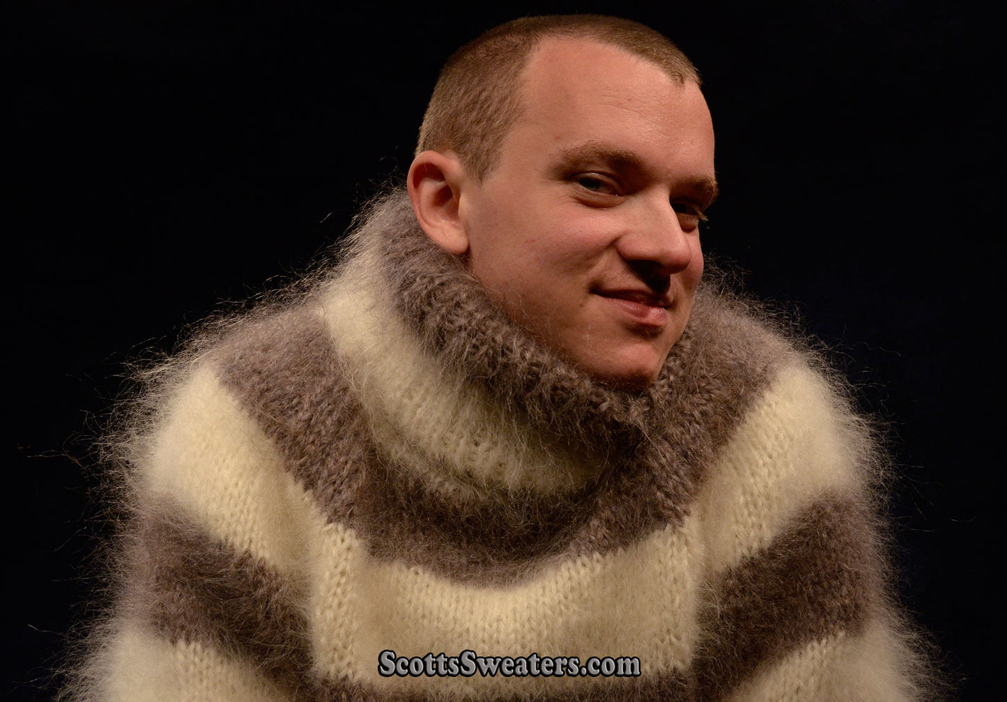 Handgestrickter Rollkragenpullover aus Mohair mit Streifen für Herren