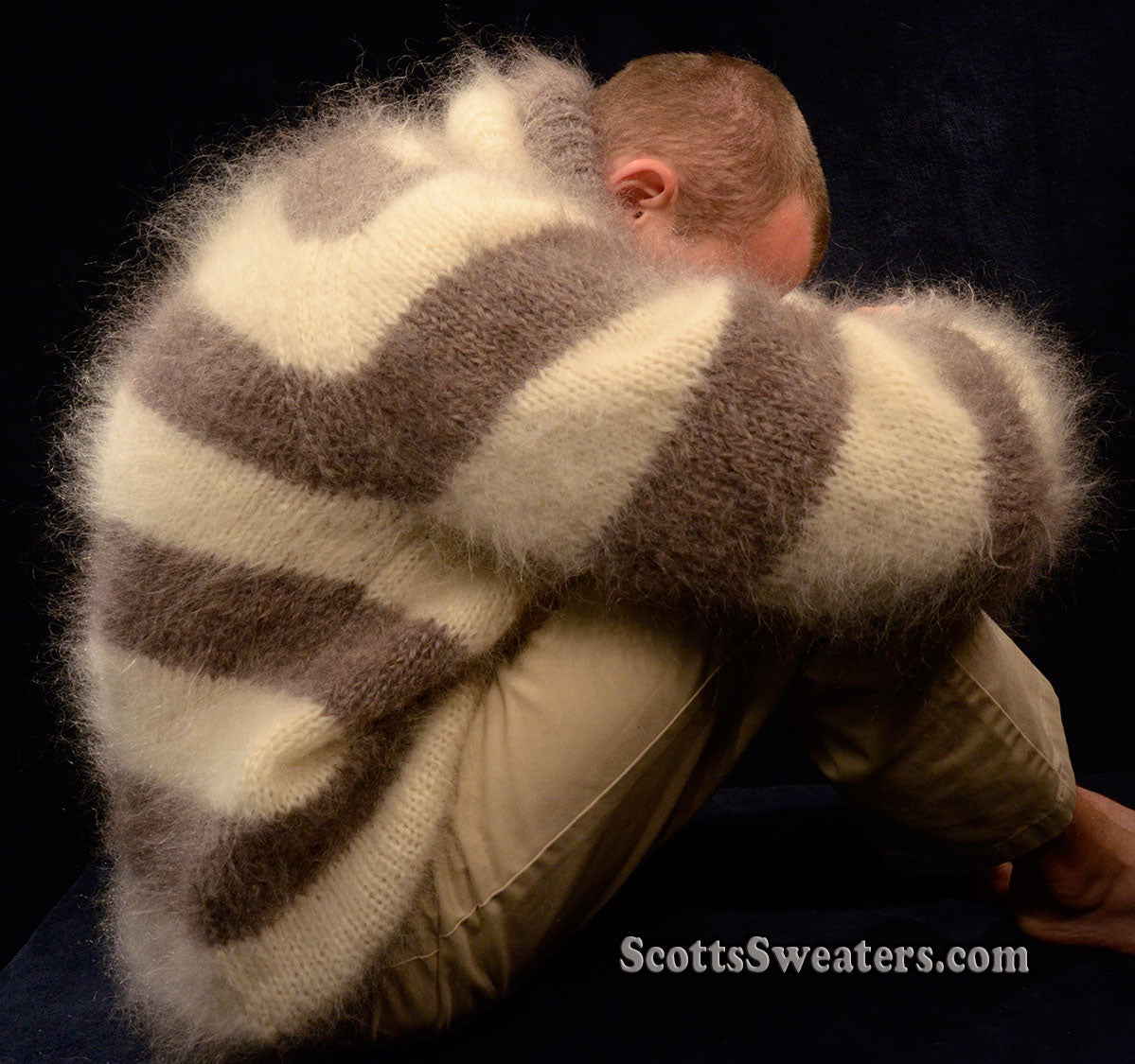 Handgestrickter Rollkragenpullover aus Mohair mit Streifen für Herren