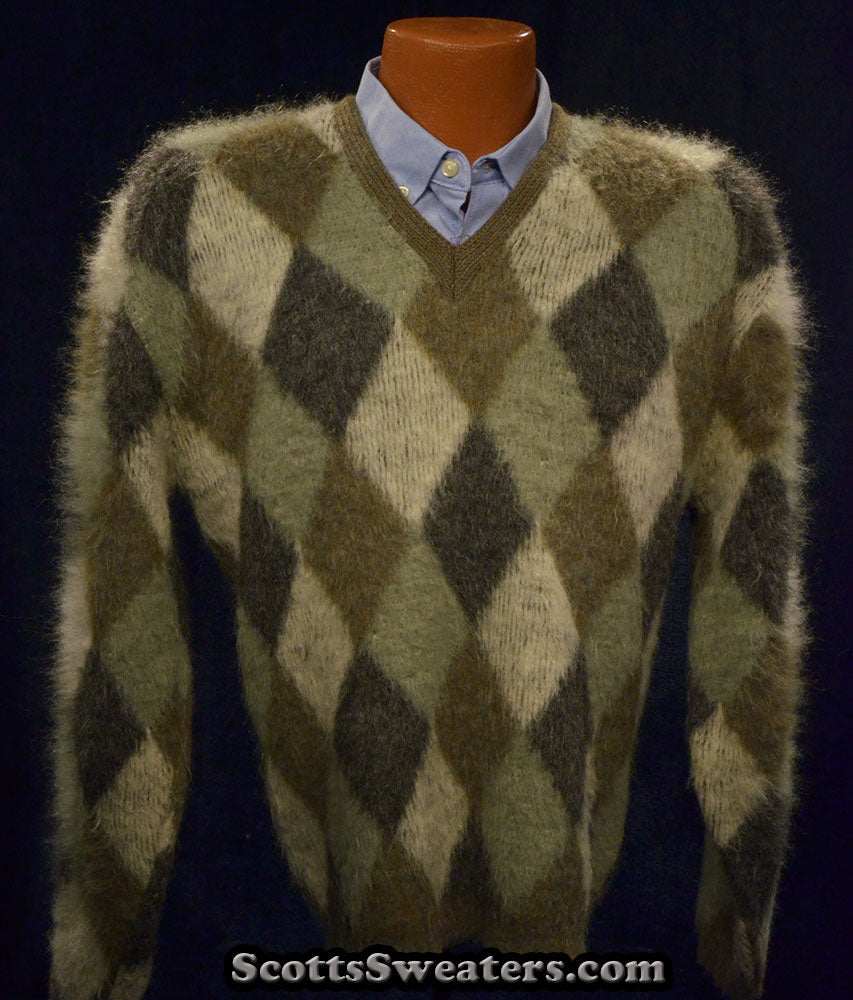 Retro shaggy argyle four-color mohair V-neck sweater by Munsingwear in small size