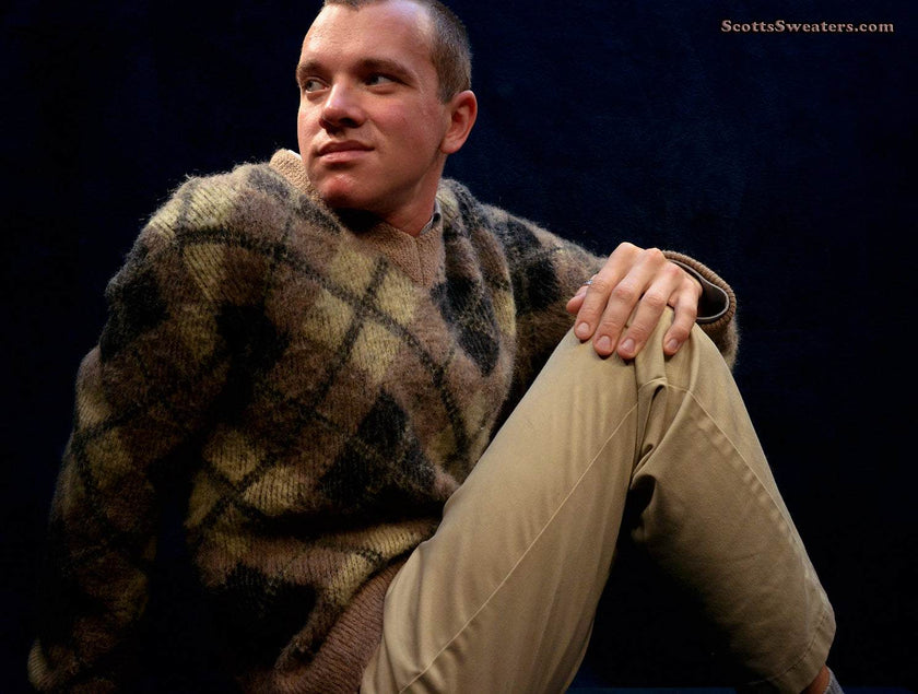 Tan retro shaggy argyle V-neck lambswool-mohair sweater by Rob Scott medium size