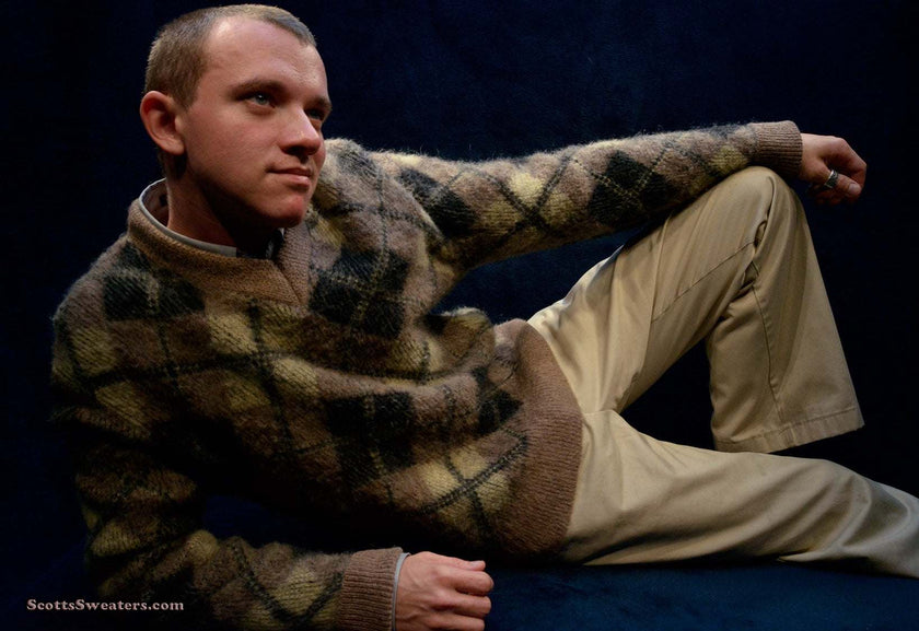 Tan retro shaggy argyle mohair V-neck sweater by Rob Scott medium size