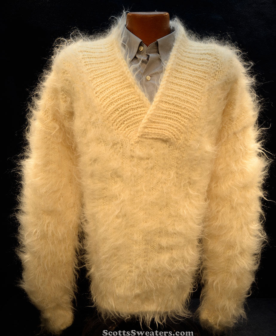 Handgestrickter Mohairpullover mit Schalkragen für Herren