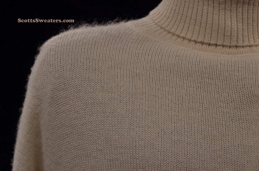 Men's ivory-white extra-soft 100% baby Alpaca turtleneck sweater by Izod Lacoste in X-Large size
