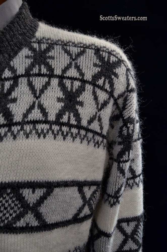 Men's retro zipper-front white cardigan with black geodesic design by Campus in small-medium 42-44