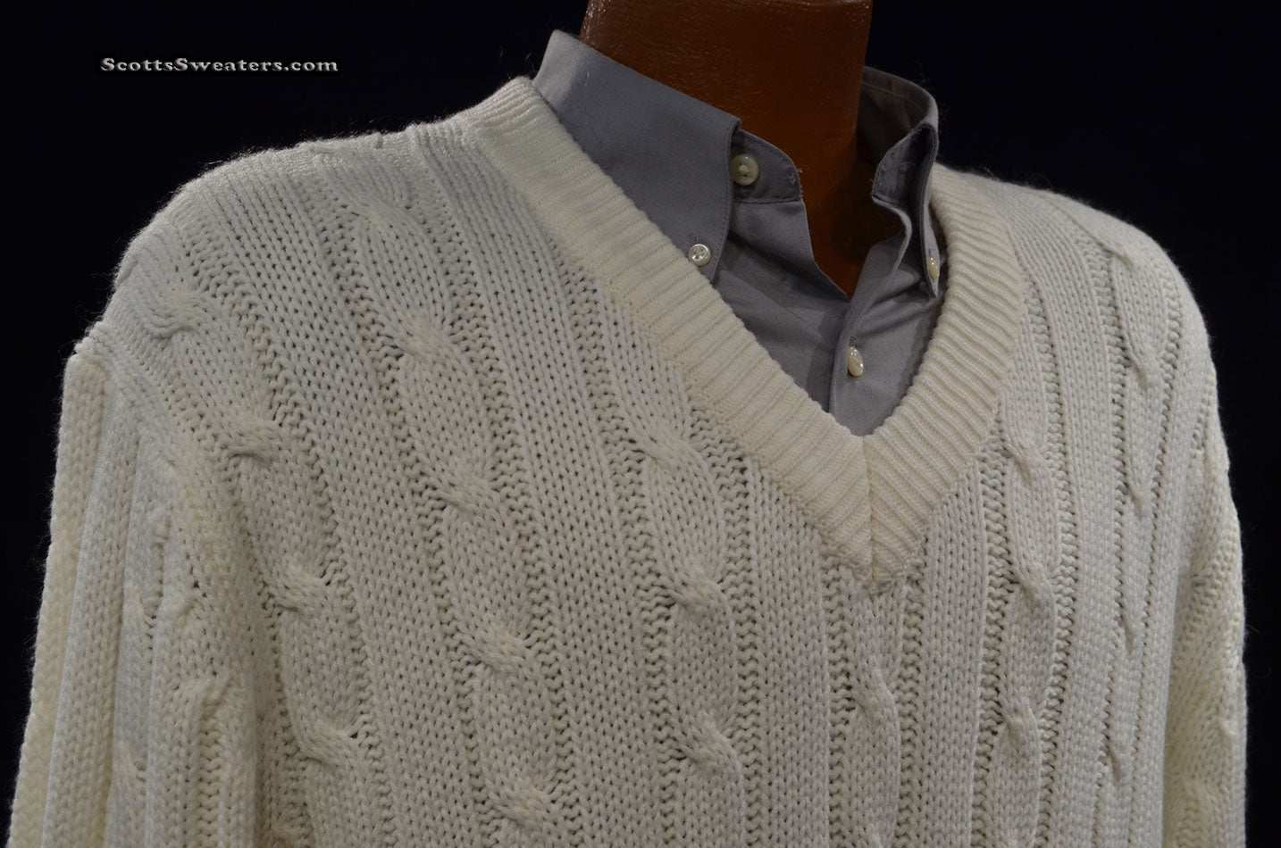 Men's classic UK cricket V-neck pullover sweater by Fearnley size Large/X-Large pre-owned