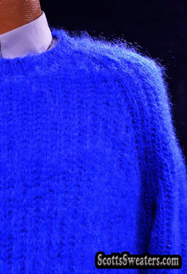 Men's electric-blue hand-knit mohair blend crewneck sweater by Zara Men Moda Sport in X-Large