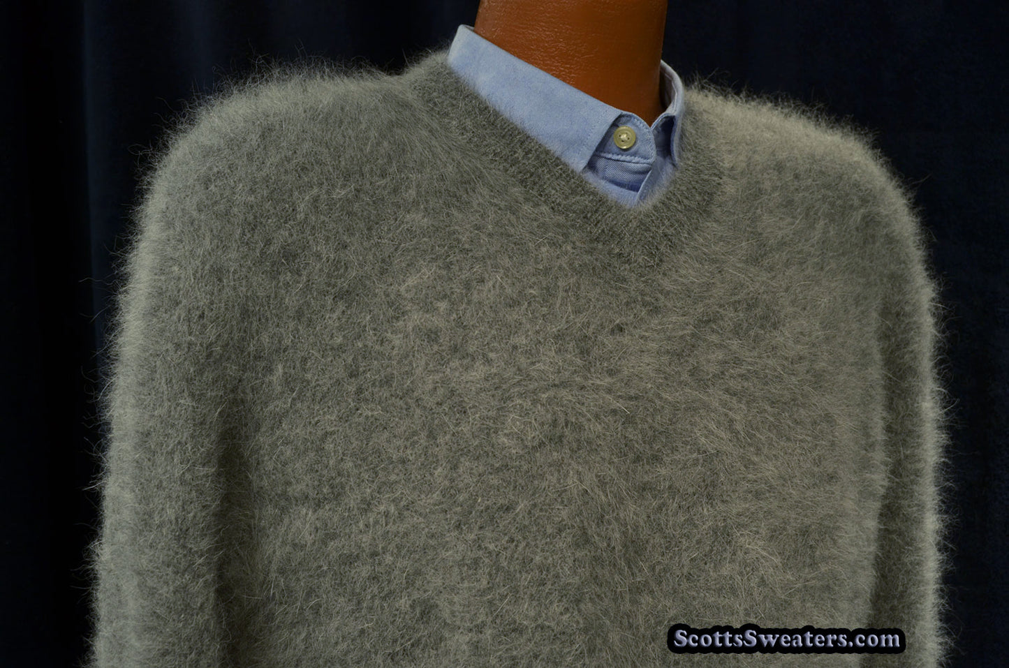 Ultraweicher Angora-Pullover mit V-Ausschnitt für Herren