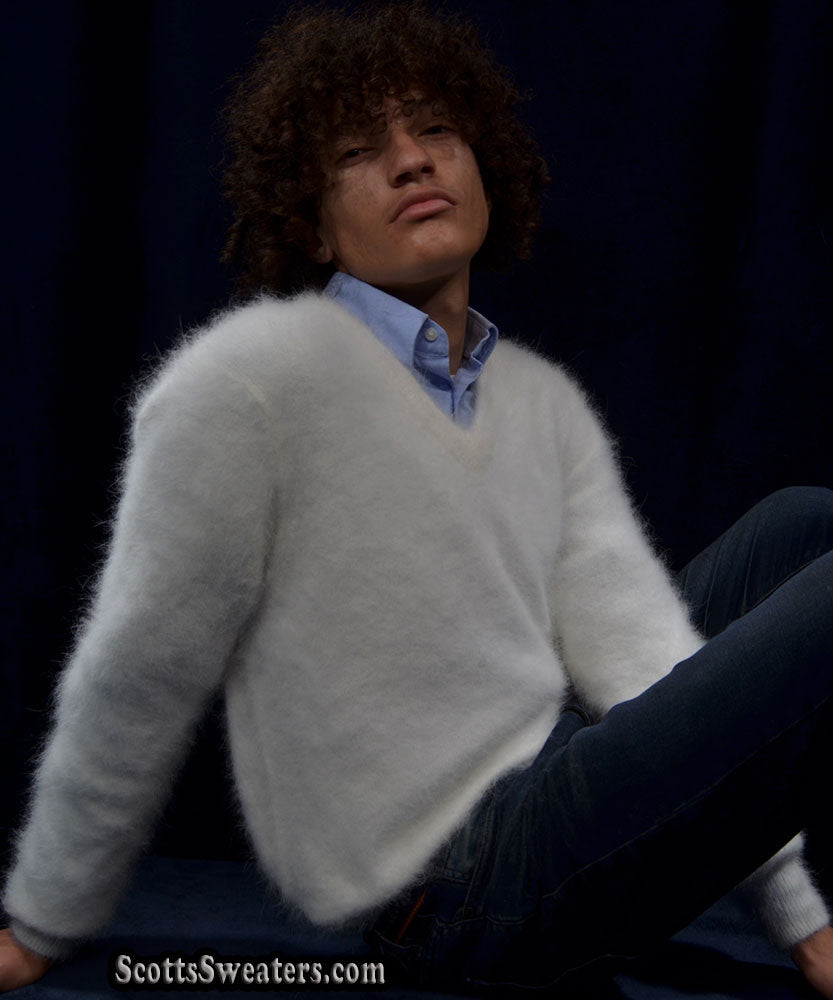 Ultraweicher Angora-Pullover mit V-Ausschnitt für Herren