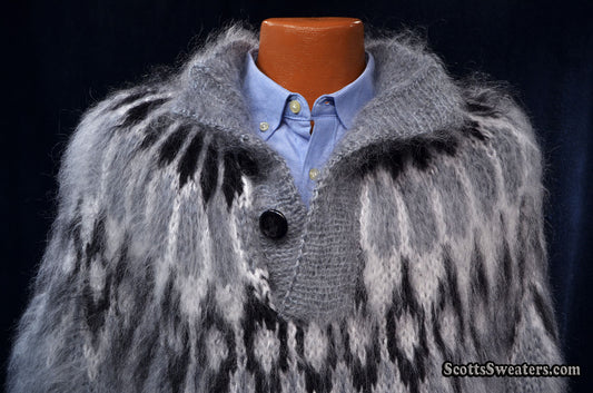 Handgestrickter Mohairpullover im Henley-Stil für Herren