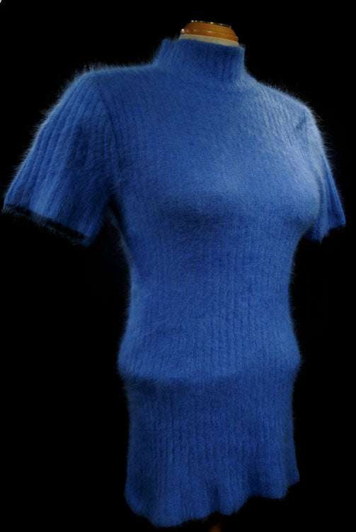 Woman's powder-blue short-sleeved rib-knit angora sweater size 32-34