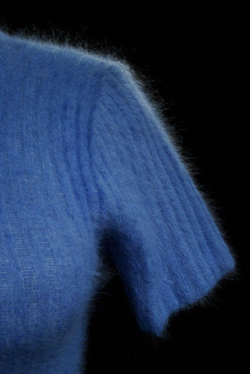 Puderblauer kurzärmliger Rippstrick-Angorapullover für Damen, Größe 32-34