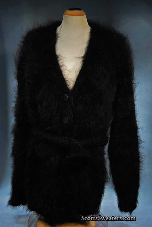 Schwarzer Mohair-Pullovermantel mit passendem Gürtel