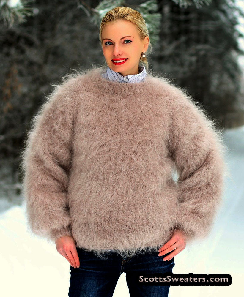 Handgestrickter beigefarbener Mohairpullover für Damen