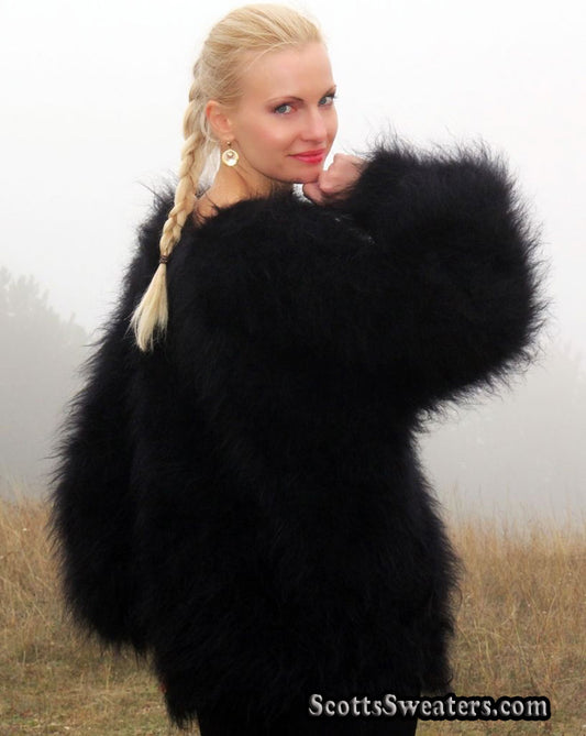 Schwarzer, sehr flauschiger Mohairpullover für Damen