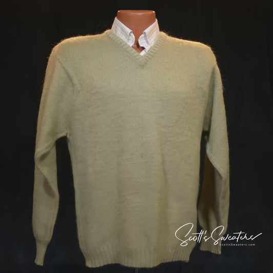 Klassischer Retro-Pullover aus Mohair in Salbeigrün mit V-Ausschnitt von Lord Jeff – The Baggy Shag